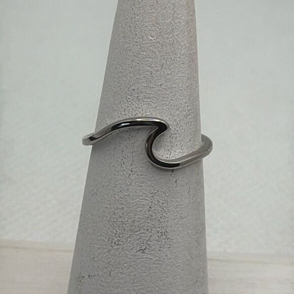 Brand New!! Size 5  Titanium plated wave ring - Picture 1 of 3